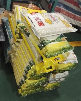 آلات تعبئة حبوب القمح الأوتوماتيكية بالكامل AC380V 2.5KG CCPIT